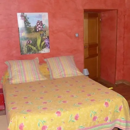 Chez Tiane Puy De Dome فندق مبيت وإفطار