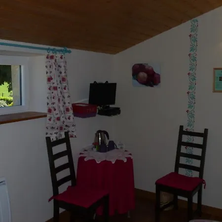 Chez Tiane Puy De Dome فندق مبيت وإفطار *